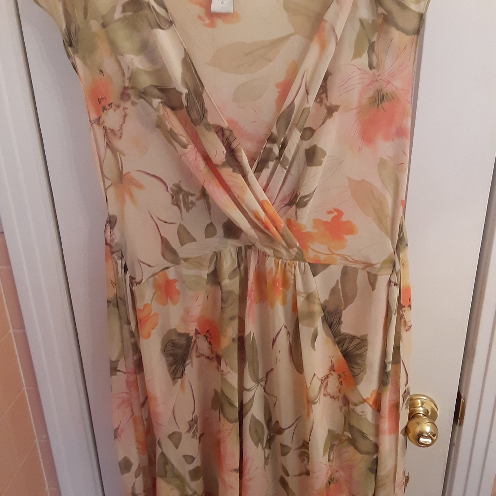 Dress - Picture 2 of 4